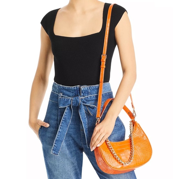 Aqua shoulder bag in orange the bag can also be worn as a crossbody. - Picture 4 of 7